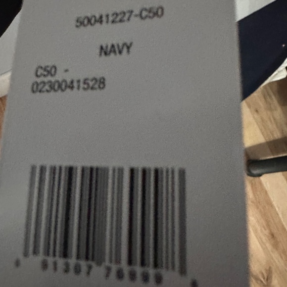 NEW LE SUIT - Picture 4 of 6